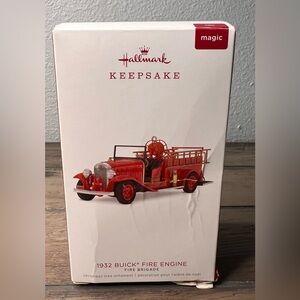 Hallmark NEW 2018 #16 Fire Brigade Series Christmas Ornament 1932 Buick Fire Eng